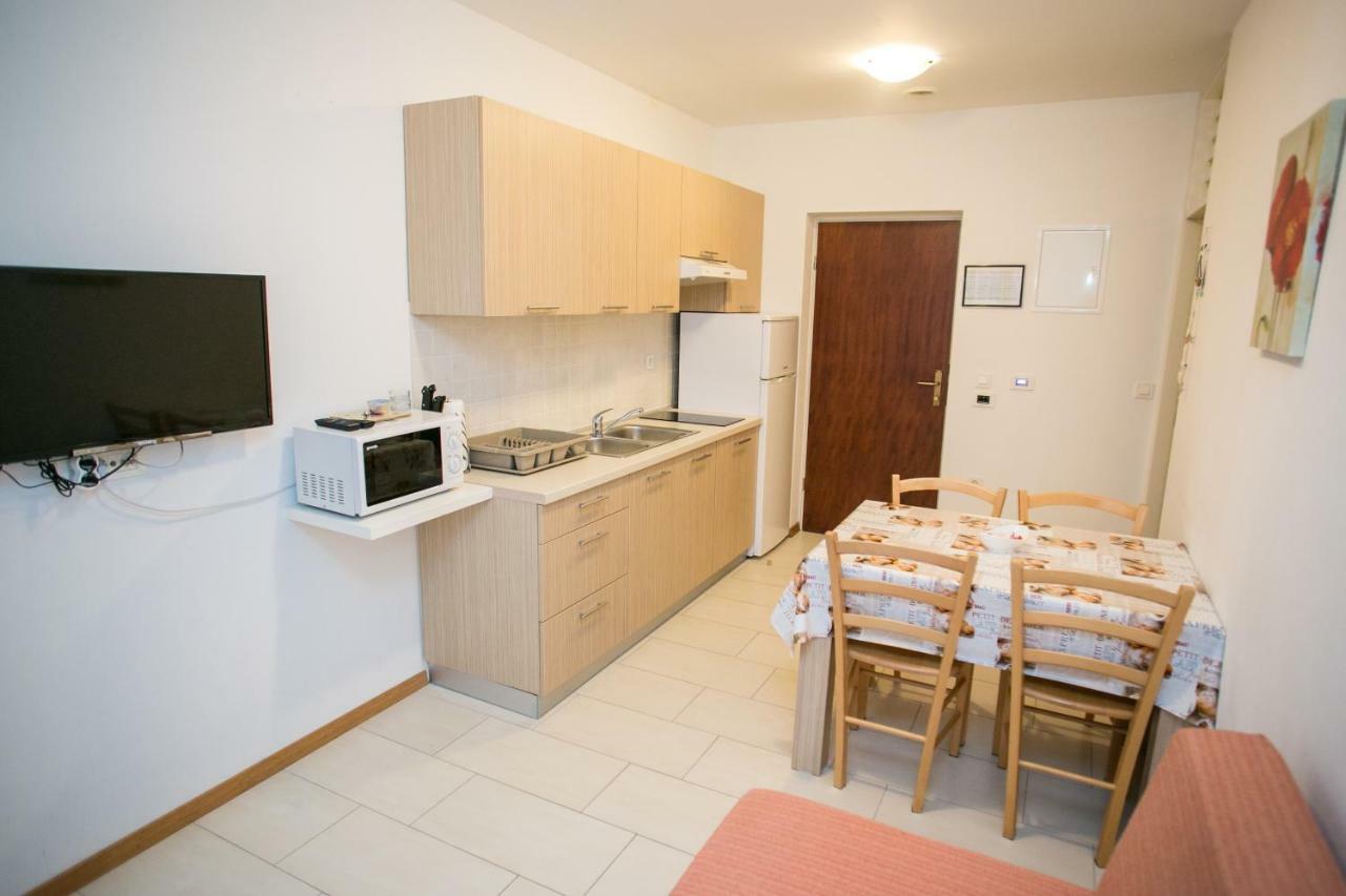 Agata Apartments Novalja Eksteriør billede