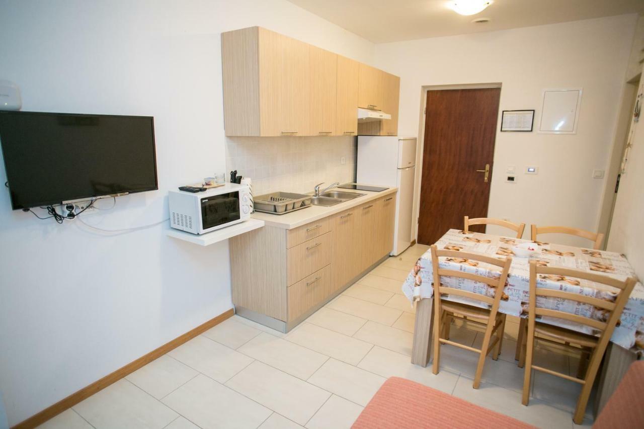 Agata Apartments Novalja Eksteriør billede